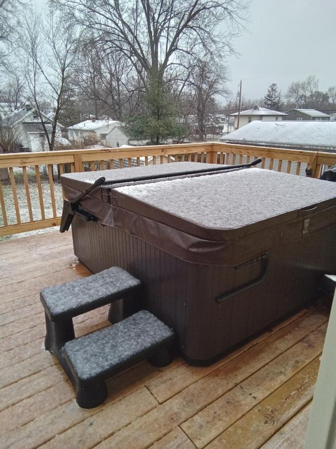 דירות לנסינג Outdoor Hot Tub And Cozy King Bed מראה חיצוני תמונה